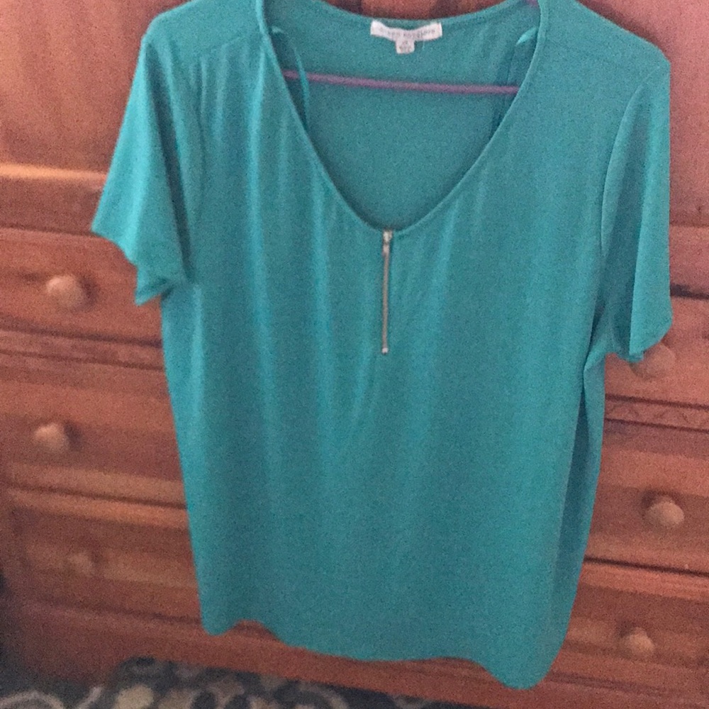 Short sleeve Aqua blouse with zip front